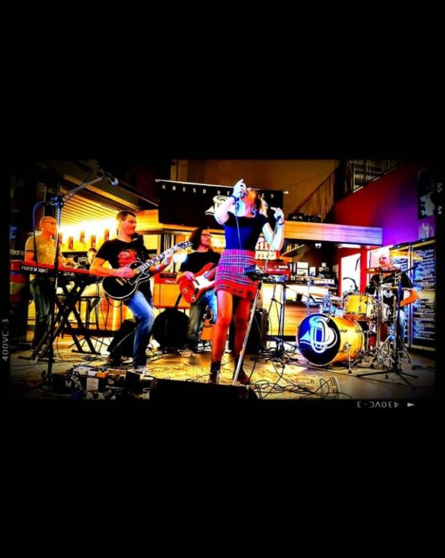Pas de guinguettes ce soir en bord de Loire mais soirée concert chez nous quand même 🎸 🤘🍻
On vous attend a partir de 19h30 pour dîner, grignoter et profiter de Sound Of Ones
Ils vont mettre le 🔥 😁