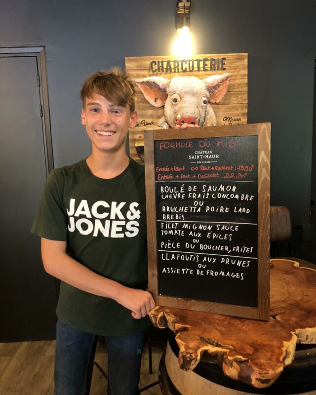 Aujourd’hui, retour aux fourneaux pour préparer la réouverture de demain.
L’équipe est prête 👍
En exclu le menu de demain midi 😉
Hâte de vous retrouver 
#restonantes#cuisine#rentrée#borddeloire